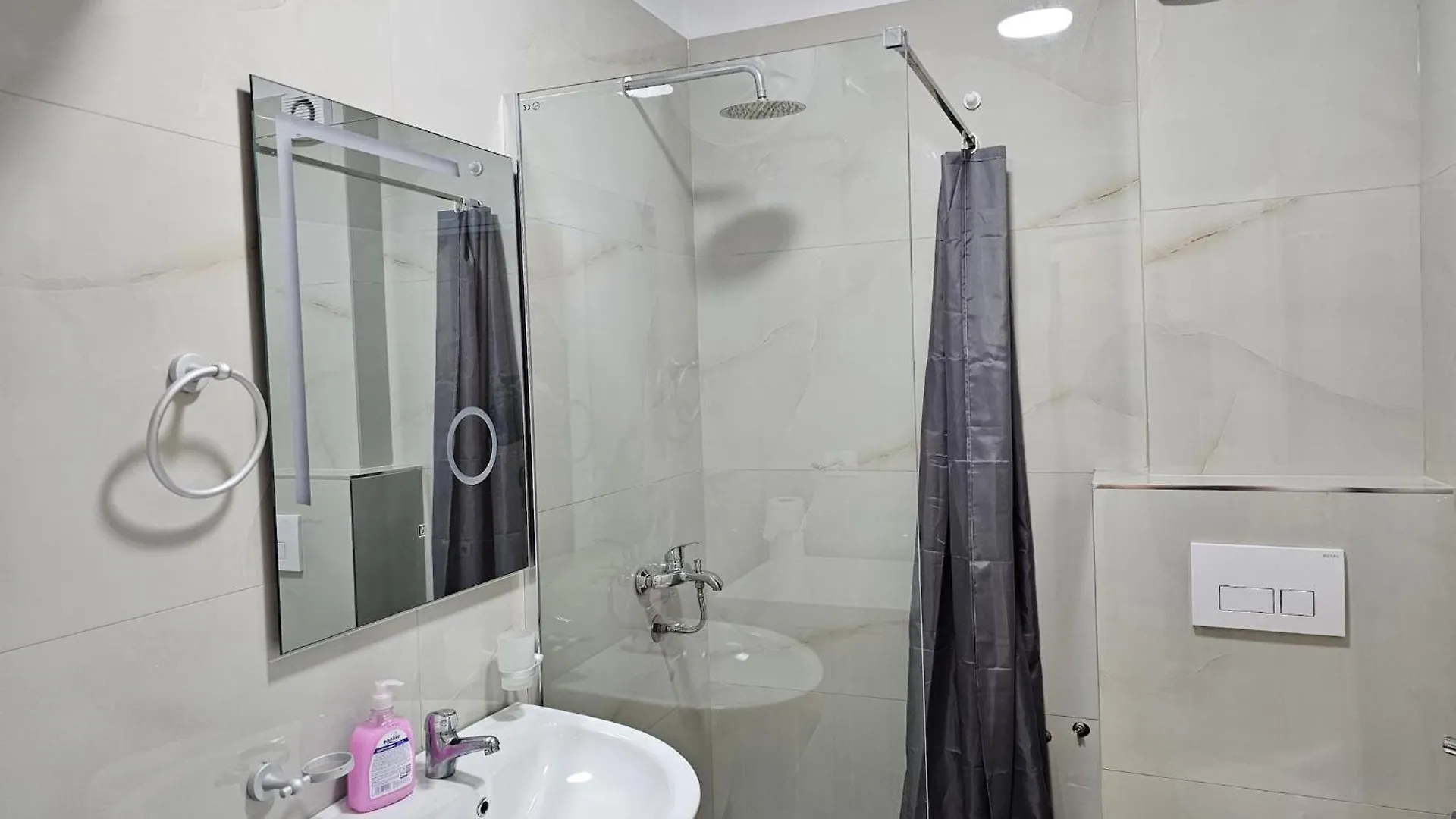 Two-Bedroom Penthouse Apartment In Sarandë